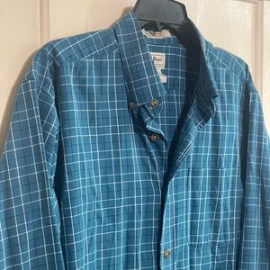 L.L.Bean buttons down wrinkle free shirt size L 100% cotton